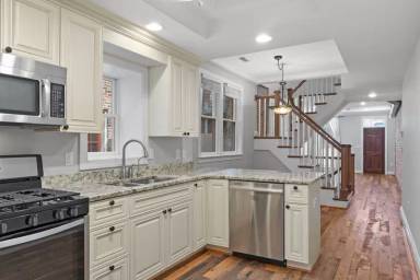 Main picture of 1117 Battery Ave