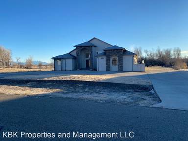 Main picture of 904 Cottonwood Dr