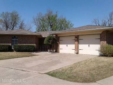 Main picture of 6516 Eastwood Cir