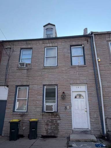 Main picture of 141 S Prince St