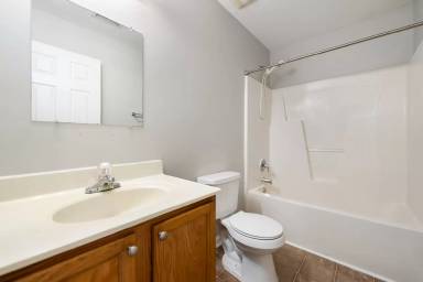 Main picture of 2306 N Oak Ridge Blvd