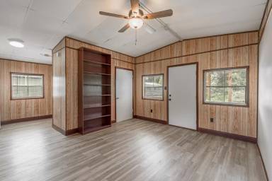 Main picture of 2094 S Robb St