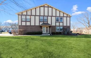 Main picture of 138 W Golf Rd