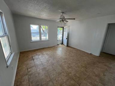 Main picture of 120 Avenue W