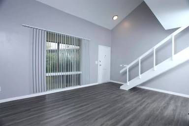 Main picture of 1710 N. Harvard - 3