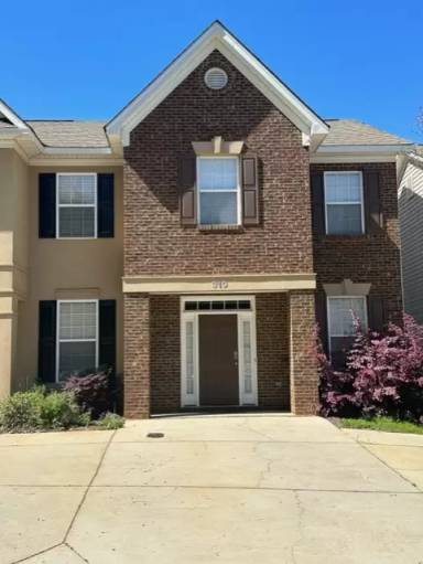 Main picture of 310 Irvine Ct