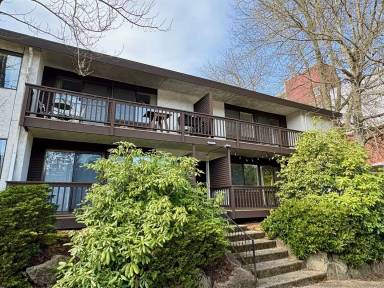 Main picture of 2111 NE 89th St