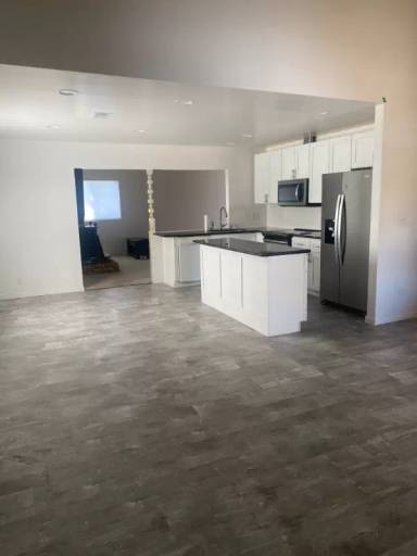 Main picture of 379 Helen Way