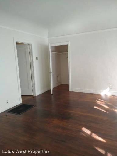 Main picture of 7953 Norton Ave