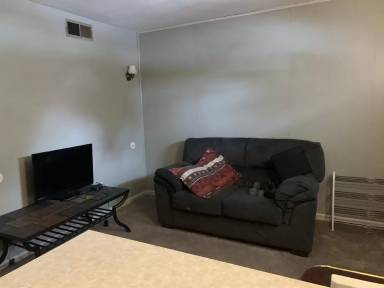 Main picture of 300 E 6th St