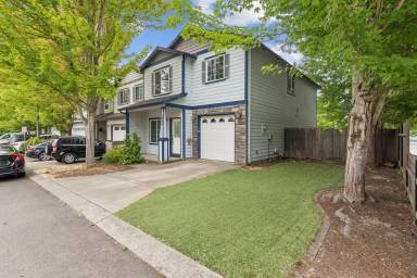 Main picture of 1999 NE 54th Way