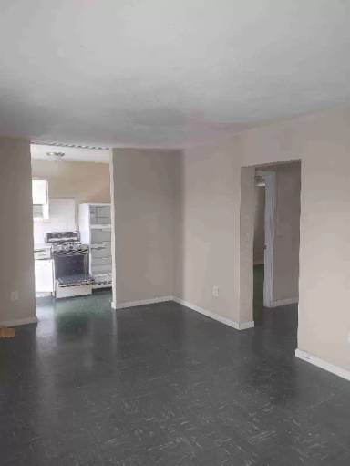 Main picture of 126 SW 18th Ave