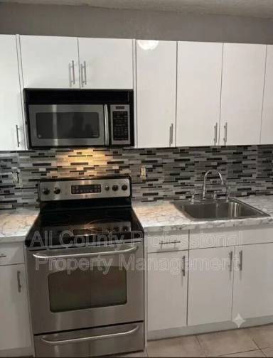 Main picture of 407 SE 3rd Ave