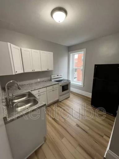 Main picture of 243 W 11th St