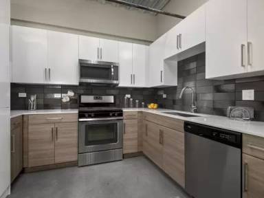 Main picture of 1109 N Milwaukee Ave