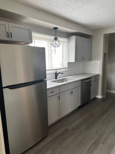 Main picture of 24 W Colgate Ave