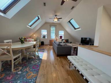 Main picture of 3858 N Hermitage Ave