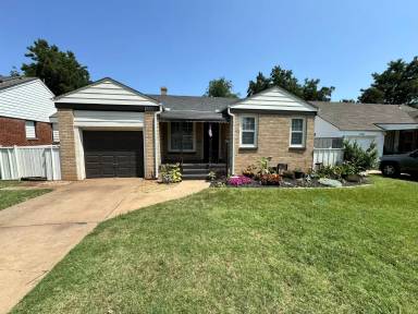 Main picture of 2405 NW 32nd St