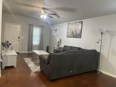 Main picture of 318 Lowes Blvd