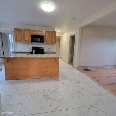 Main picture of 17 Cheever St