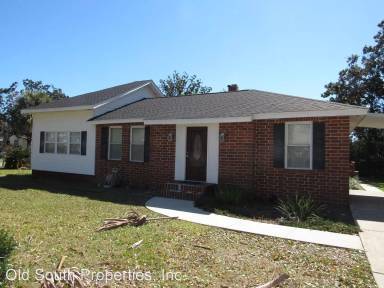 Main picture of 301 SE Syrcle Dr