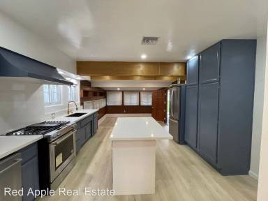 Main picture of 2137 N Screenland Dr