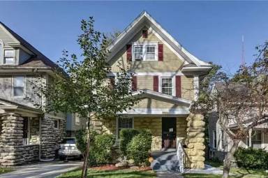 Main picture of 3222 Charlotte St