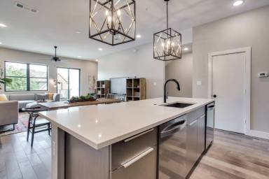 Main picture of 3125 Lubbock Ave