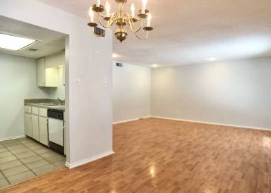 Main picture of 2401 Leon St