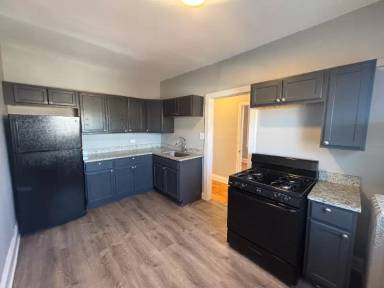 Main picture of 654 E 81st St