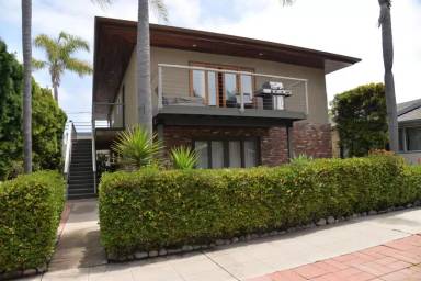 Main picture of 4884 Muir Ave