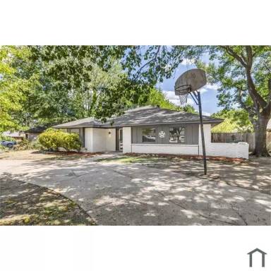 Main picture of 1020 Hickory Cir