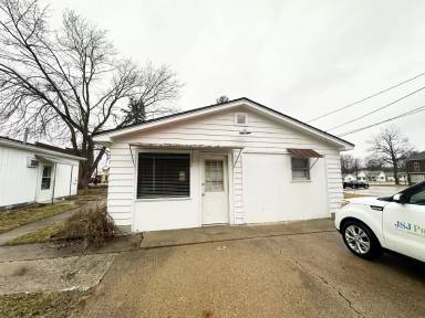 Main picture of 229 E Lincoln St