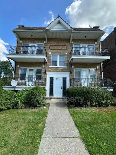 Main picture of 3281 E 143rd St