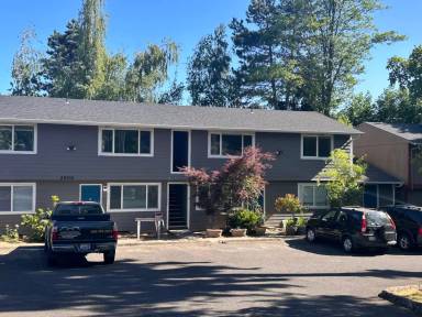 Main picture of 2815 E 19th St