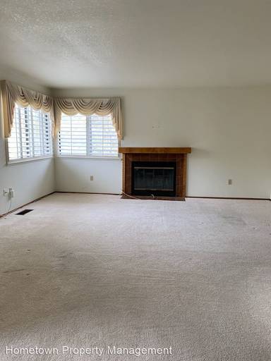 Main picture of 740 Dorothy Way