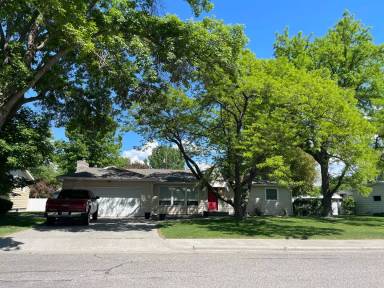 Main picture of 2015 Lamar Dr