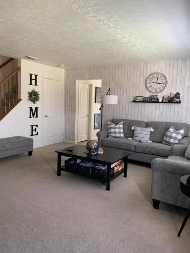 Main picture of 811 Gordon Smith Blvd