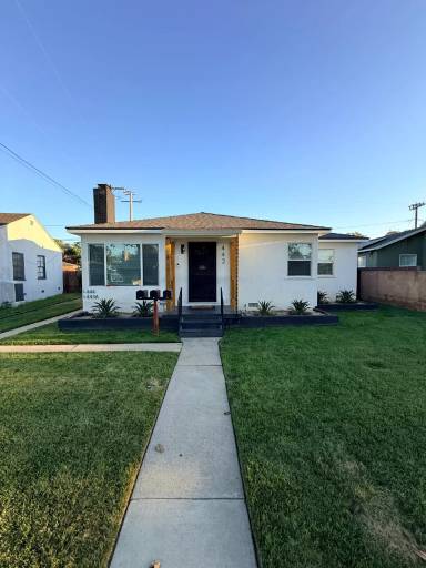 Main picture of 442 E 44th Cir