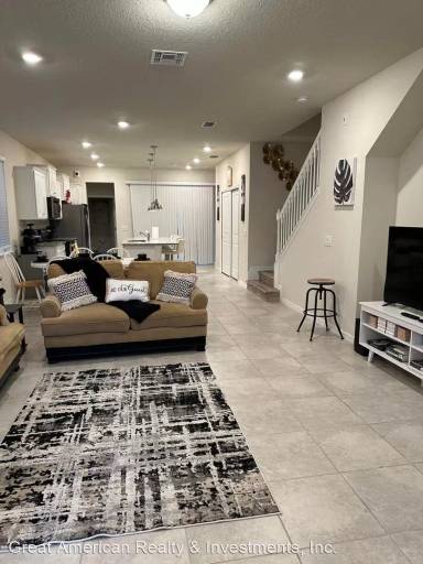 Main picture of 3332 Lilac Way