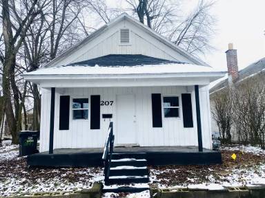 Main picture of 207 W Broadway St