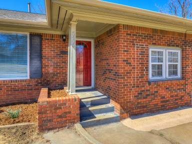 Main picture of 5405 N Hudson Ave