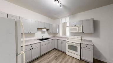 Main picture of 105 W Oak St