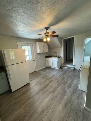 Main picture of 511 1/2 S Locust St