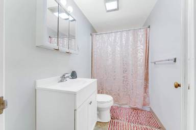 Main picture of 228 Riverview Ct