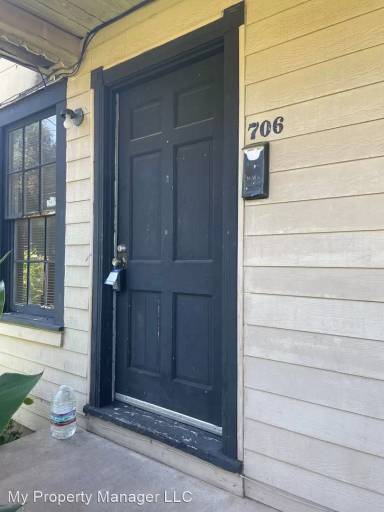 Main picture of 700 Carrollton St