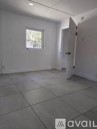 Main picture of 2160 NW 29th St