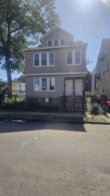 Main picture of 166 Columbia Ave