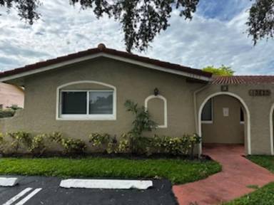 Main picture of 10620 NW 37th St