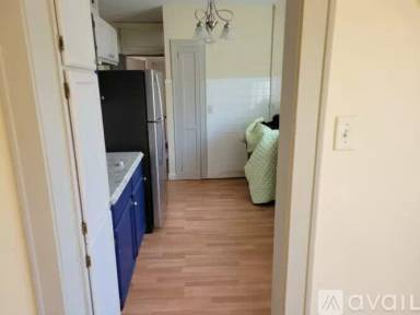 Main picture of 7949 S Jeffery Blvd
